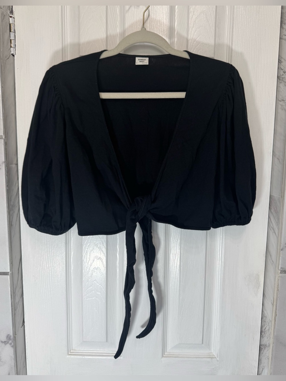 Aritzia Sunday Best Black Bambi Puff Sleeve Tie Front Crop Top Women’s Medium - Picture 1 of 11